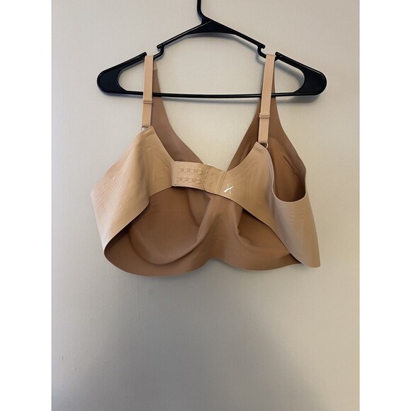 Knix Revolution V-Neck Bra in Warm Sand Color - Picture 4 of 7